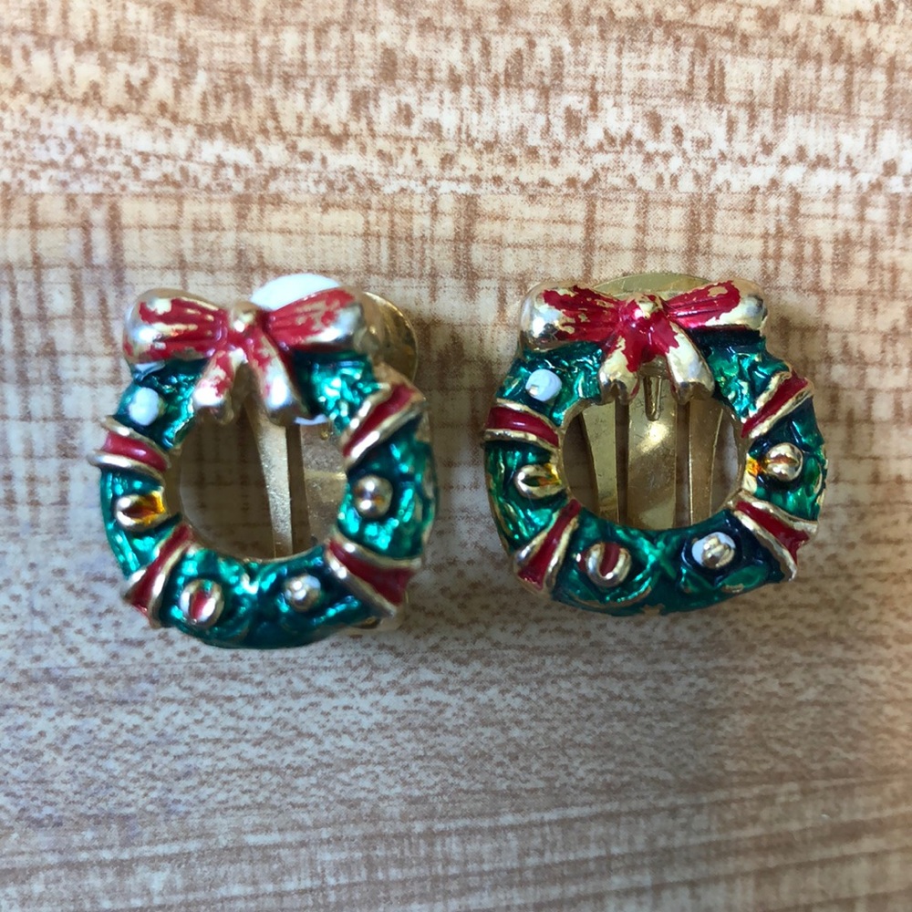 Vintage Christmas Wreath Clip On Earrings